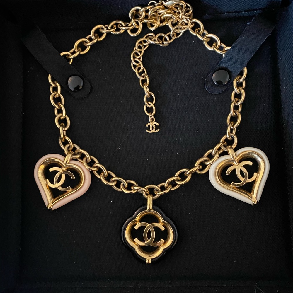 Chanel Chocker - Heart of Hearts - Authentic - Picture 2 of 11